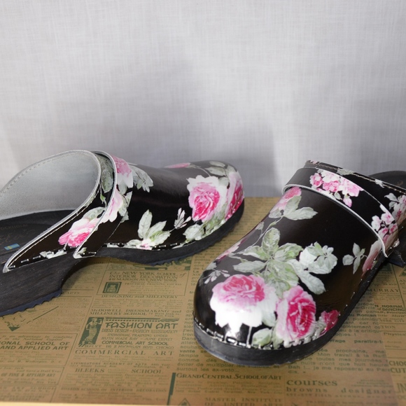 Lotta from Stockholm Women's Stylish Rose Clog - Picture 3 of 8